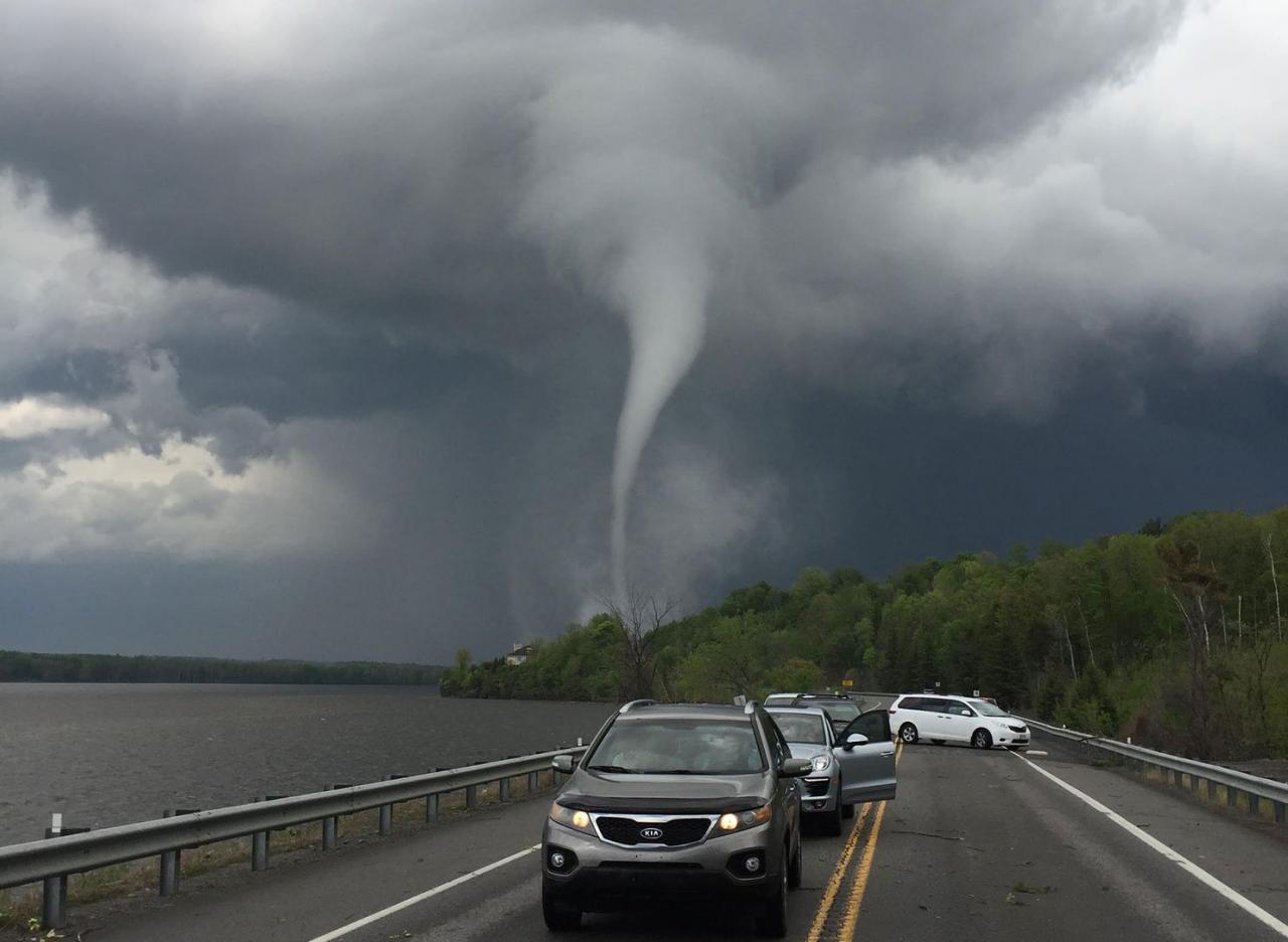 Tornado canada tornadoes ottawa sunday ontario near struck stunning do during orleans cumberland weather gatineau skips along river unexpected far